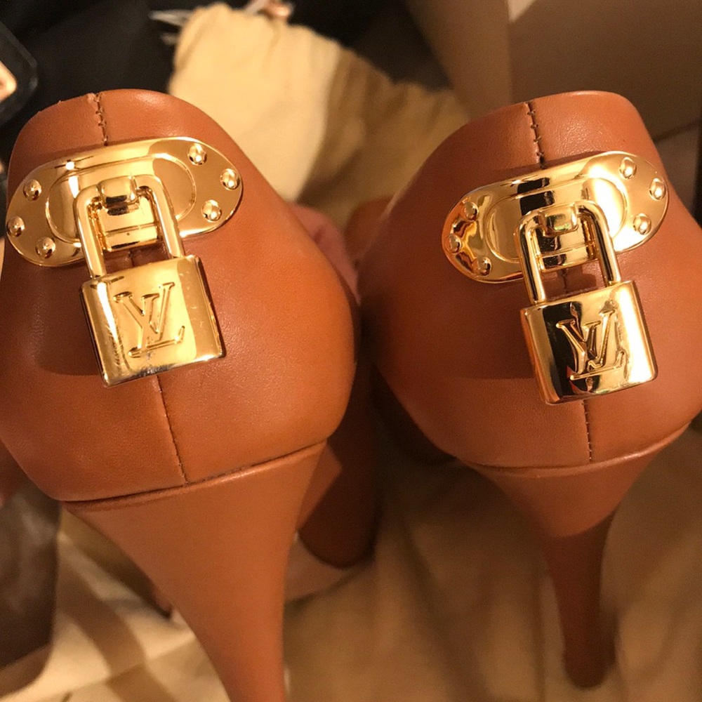 Amazing Louis Vuitton padlock high heels like NEW - Picture 2 of 7